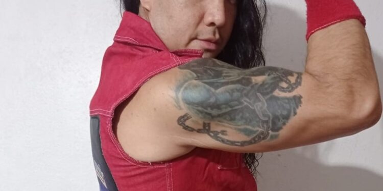 Rocky Casas se presenta en la Arena Rayos de Plata