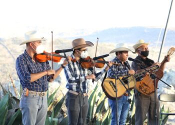 Son Arribeño, la tradición dancística, poética y musical de San Luis Potosí