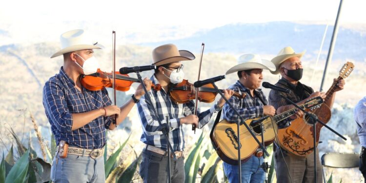 Son Arribeño, la tradición dancística, poética y musical de San Luis Potosí