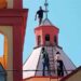 Hombre intenta lanzarse de la cúpula de una iglesia