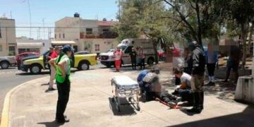Hombre se lanza de puente en Salvador Nava