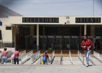 VIDEOS: Por pelea de internos en el Reclusorio Oriente; despliegan operativo con helicópteros