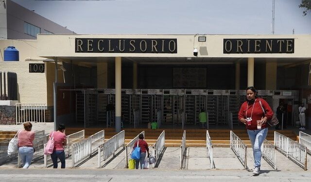 VIDEOS: Por pelea de internos en el Reclusorio Oriente; despliegan operativo con helicópteros