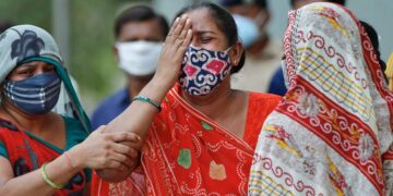 Indignante agresión a dos mujeres en la India; las obligaron a caminar desnudas por la calle