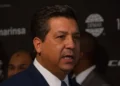 Cabeza de Vaca no acude a registrarse como candidato de Va por México; lo hace su hermano.
