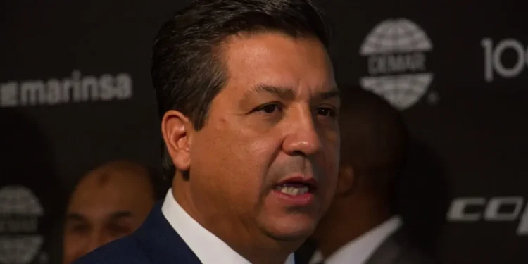 Cabeza de Vaca no acude a registrarse como candidato de Va por México; lo hace su hermano.