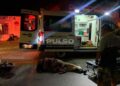 Dos lesionados deja choque entre motocicleta y taxi