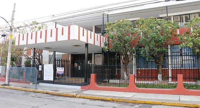Padres de familia se quejan por exigencia del pago de las cuotas