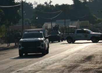 Dejan dos cuerpos emplayados afuera de la Presidencia Municipal de Tamuín