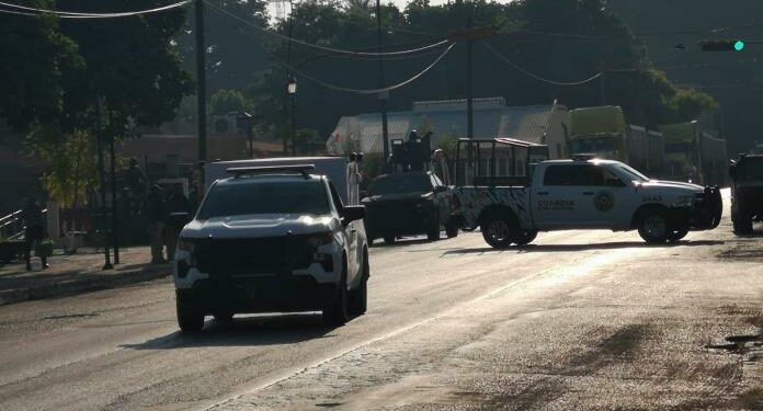 Dejan dos cuerpos emplayados afuera de la Presidencia Municipal de Tamuín