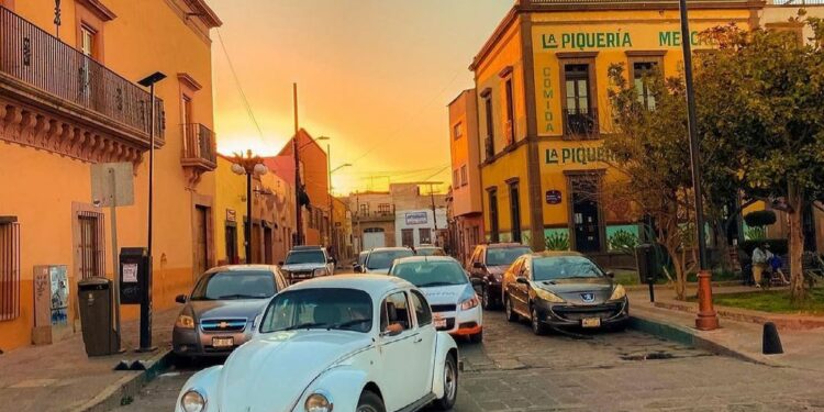Domingo mayormente soleado en la capital potosina
