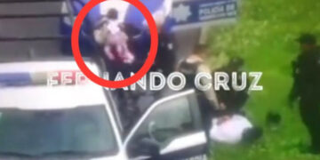 VIDEO: Cae hombre en la México-Pachuca; llevaba a niña encerrada en maleta de su bici