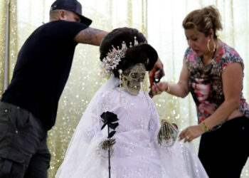 FOTOS: La Santa Muerte ‘triunfa’ entre latinos de EU