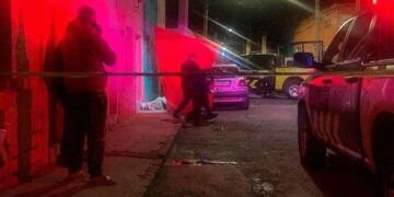 Ataque armado en el Barrio de Santiago dejó un joven muerto y una mujer lesionada