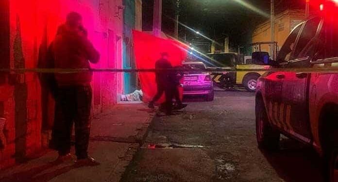 Ataque armado en el Barrio de Santiago dejó un joven muerto y una mujer lesionada