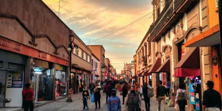 Domingo parcialmente nublado en la capital potosina