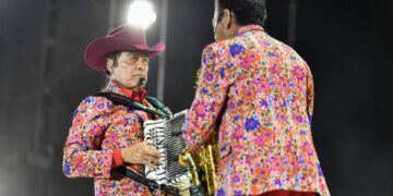 Espectacular inicio de la FENAPO con los “Tigres del Norte”
