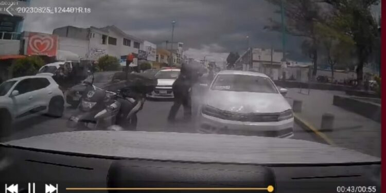 VIDEO: Conductor en evidente estado de ebriedad embiste a madre e hijo