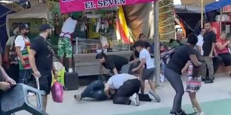 VIDEO: En redes comparten VIDEOS de pleitos en la Fenapo; exigen dar con responsables