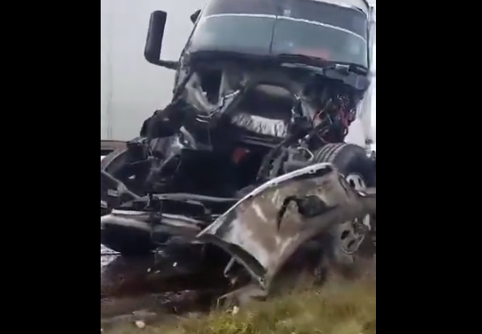 VIDEO: Fuerte colisión en carretera a Villa de Reyes