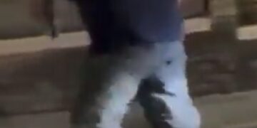 VIDEO: Aficionados de Monterrey golpean brutalmente a paramédico y saquean una ambulancia