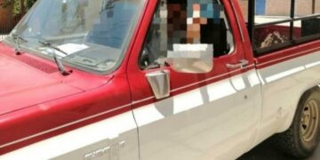 Piden apoyo a la ciudadanía para localizar una camioneta que fue robada afuera de la Clínica 50