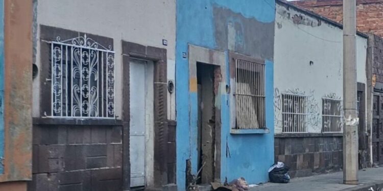 Vecinos de la Ferrocarrilera piden mayor seguridad en fincas abandonadas