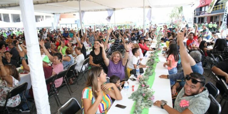 Fiesta de la Enchilada Potosina reúne a más de 50 mil personas en la Fenapo