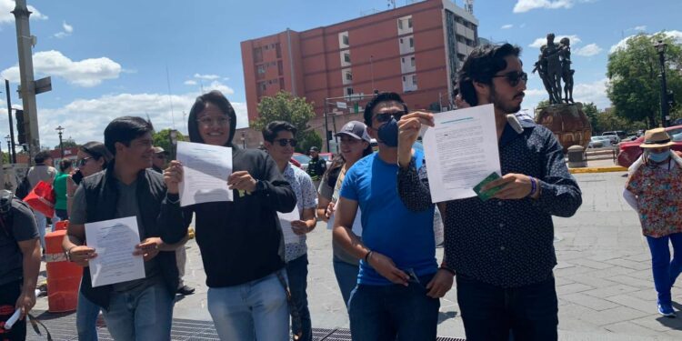Estudiantes exigen respeto al programa de transporte gratuito Mi Pase