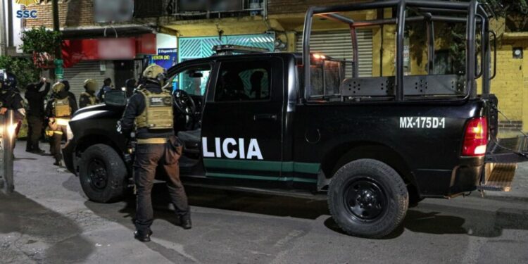 Detienen a mujer que permitía que un hombre abusara de sus hijas en CDMX