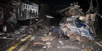 Choca autobús de migrantes venezolanos en Oaxaca; hay 15 muertos y 36 heridos