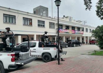 Dejan cabeza humana a las afueras de la Presidencia de Tamuín