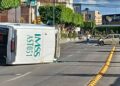 VIDEO: Se vuelca ambulancia y paciente muere tras accidente