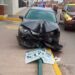 Automóvil choca y derriba poste en Urbano Villalón