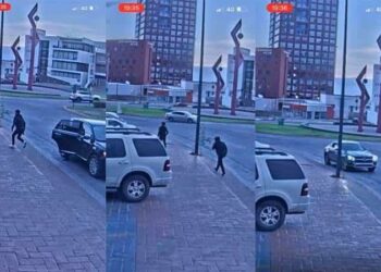 Con violencia, roban camioneta en plaza comercial
