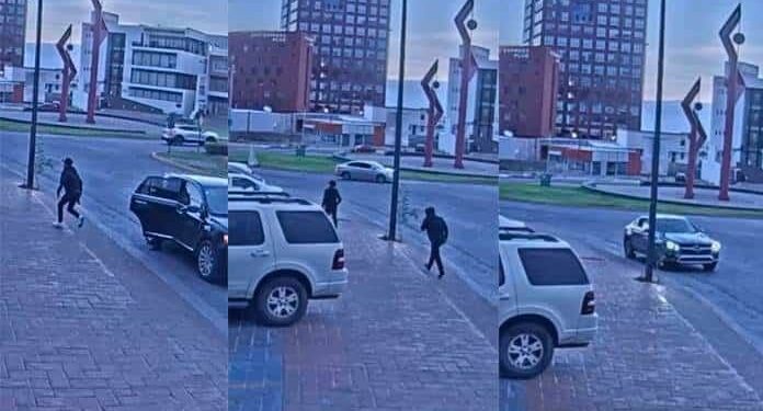 Con violencia, roban camioneta en plaza comercial