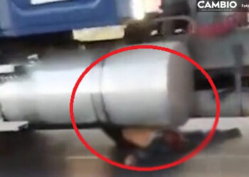 VIDEO: Tráiler arrastra a ladrón tras intento de asalto en la México-Puebla
