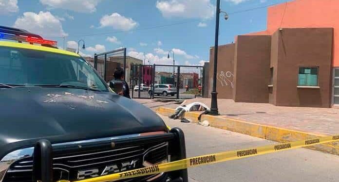 Por congestión alcohólica hombre muere en plena vía pública