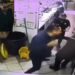 VIDEO: Fichan a agresor de menor de edad en restaurante de Subway; Fiscalía sigue en la búsqueda