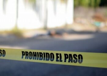 Hombre de 60 años muere repentinamente al bajar de su coche en la Av. Industrias