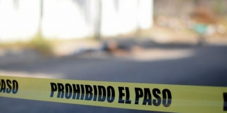 Hombre de 60 años muere repentinamente al bajar de su coche en la Av. Industrias