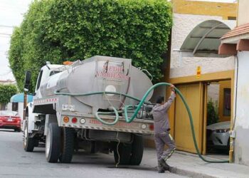 Aguas del Poniente debe contribuir a enfrentar crisis del agua, coinciden Galindo y AMLO