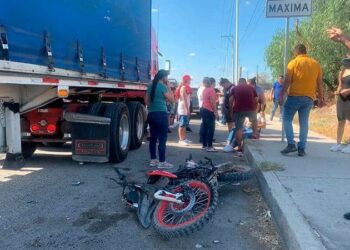 Tráiler arrolla a motociclista en el Periférico Oriente