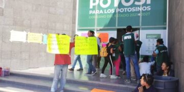 Protestan “gritones” de la Fenapo por altos cobros del Patronato y abusos de Gobernación