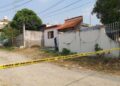 Ladrón apuñala a madre e hijo al verse descubierto