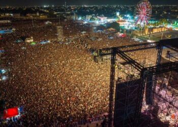Gobierno asegura que 250 mil personas acudieron a Junior H; según PC, en el Teatro del Pueblo caben 100 mil