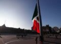 Bandera, a media asta en memoria de víctimas por sismos de 1985 y 2017