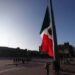 Bandera, a media asta en memoria de víctimas por sismos de 1985 y 2017