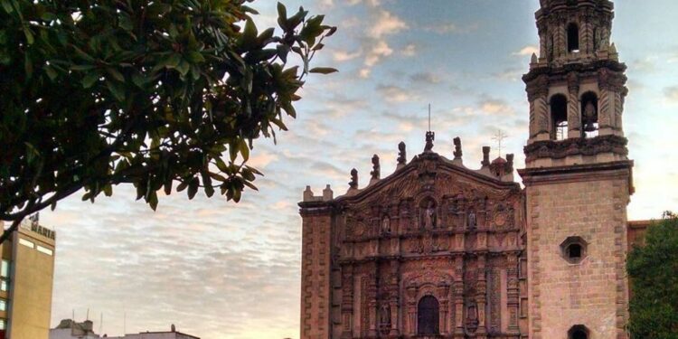 Lunes mayormente soleado en la capital potosina
