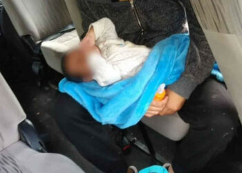 Mujer intenta lanzar a su bebé de un puente en Guadalajara